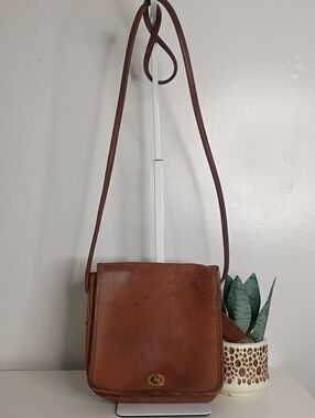 Vintage Coach Classic Brown Leather Crossbody Bag 0005 353